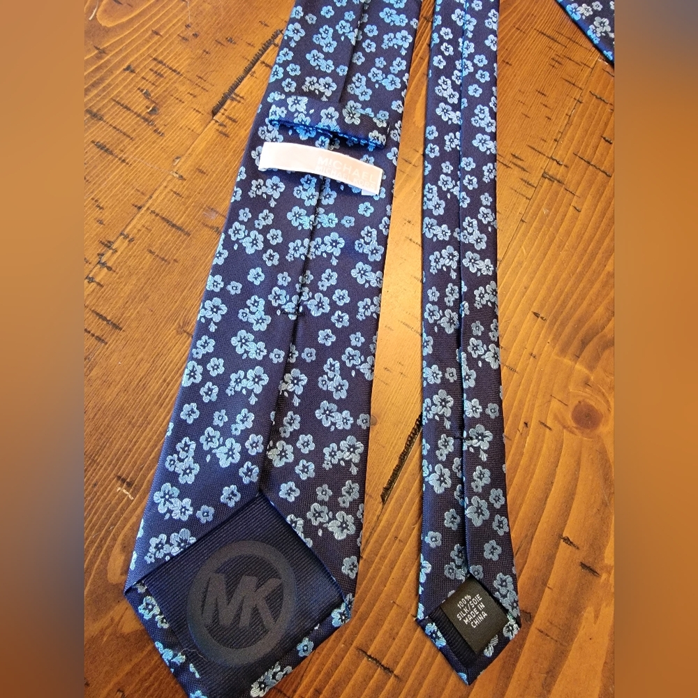 Michael Kors Navy and Light Blue Floral Tie